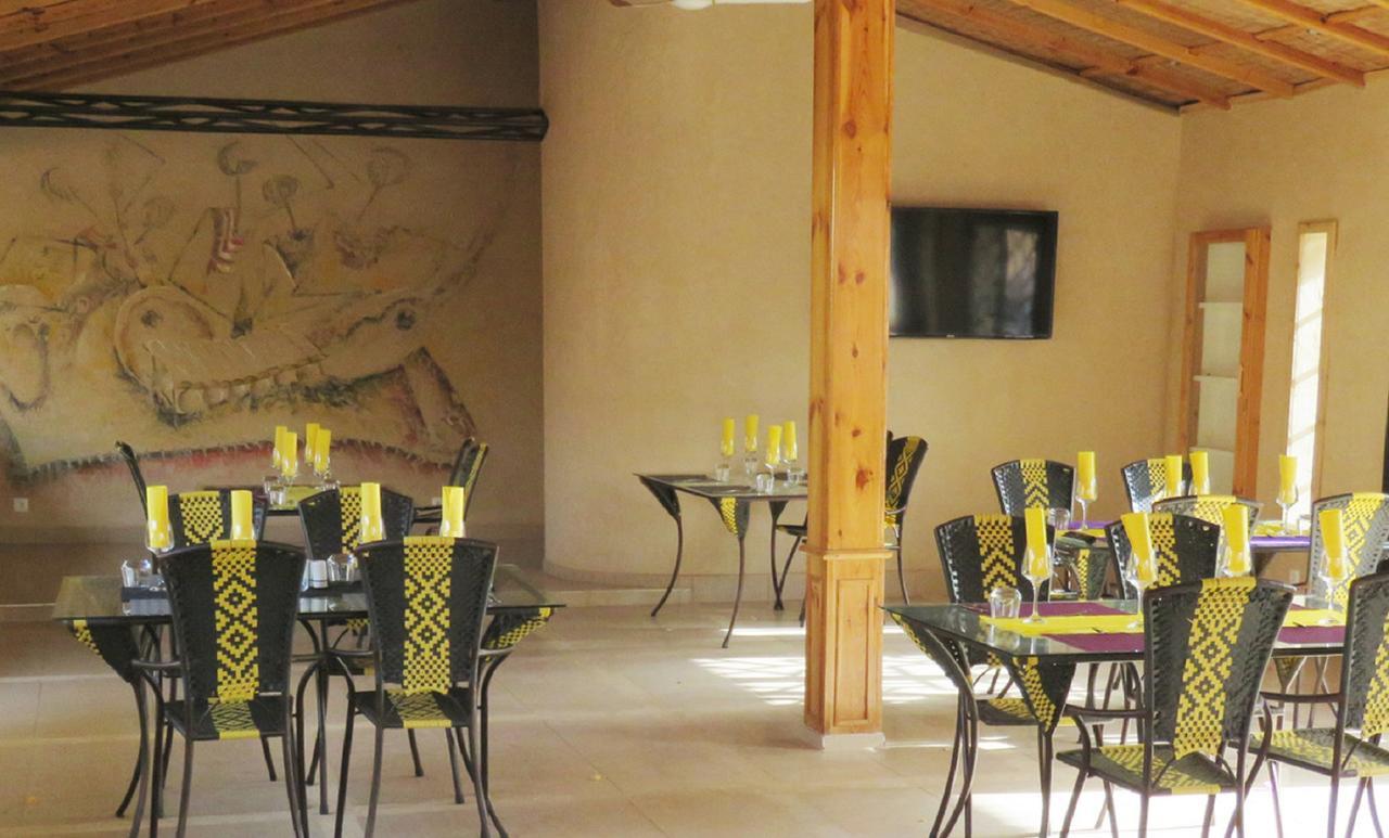 索蒙 Le Lion Dort酒店 外观 照片