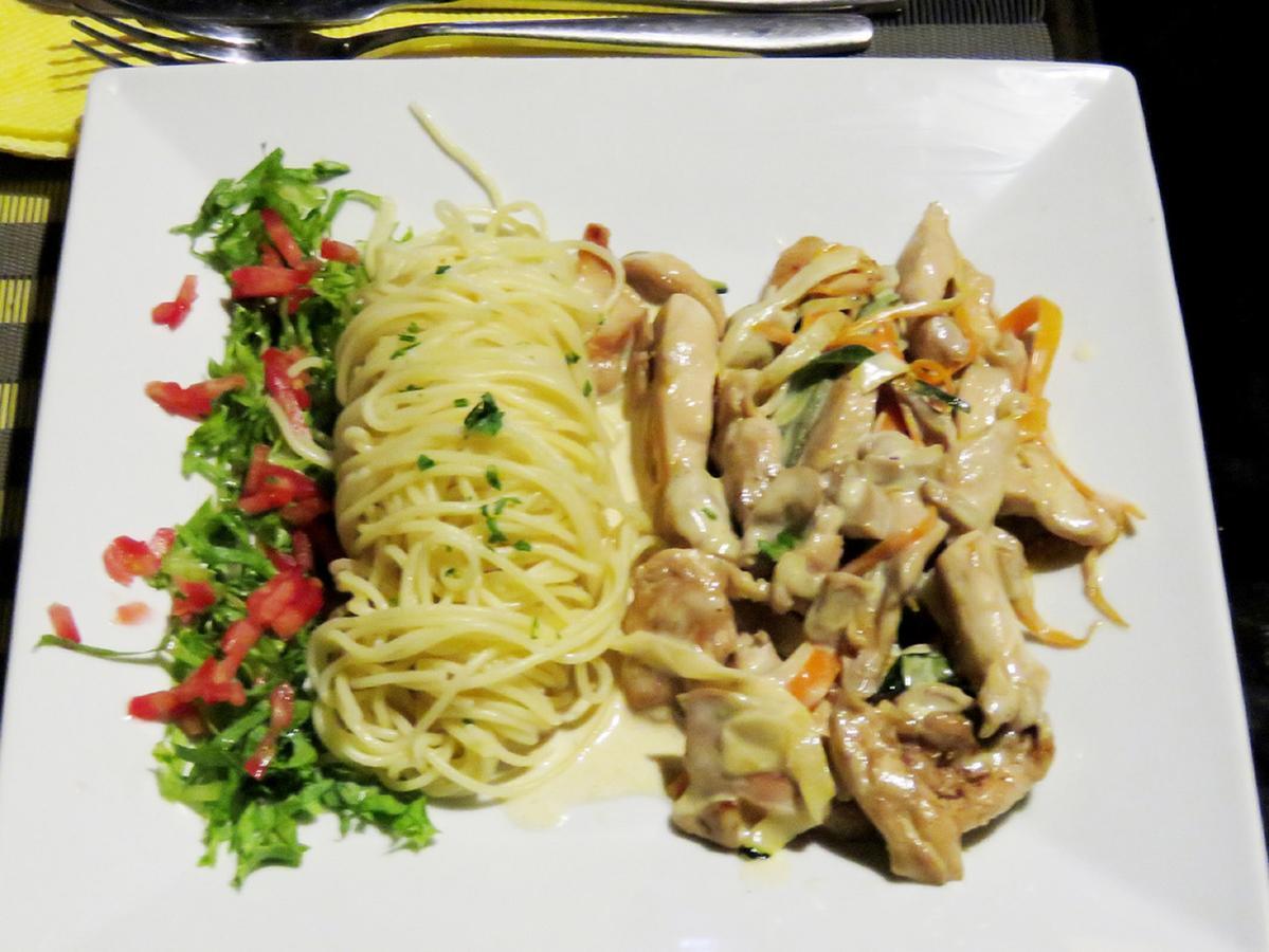 索蒙 Le Lion Dort酒店 外观 照片