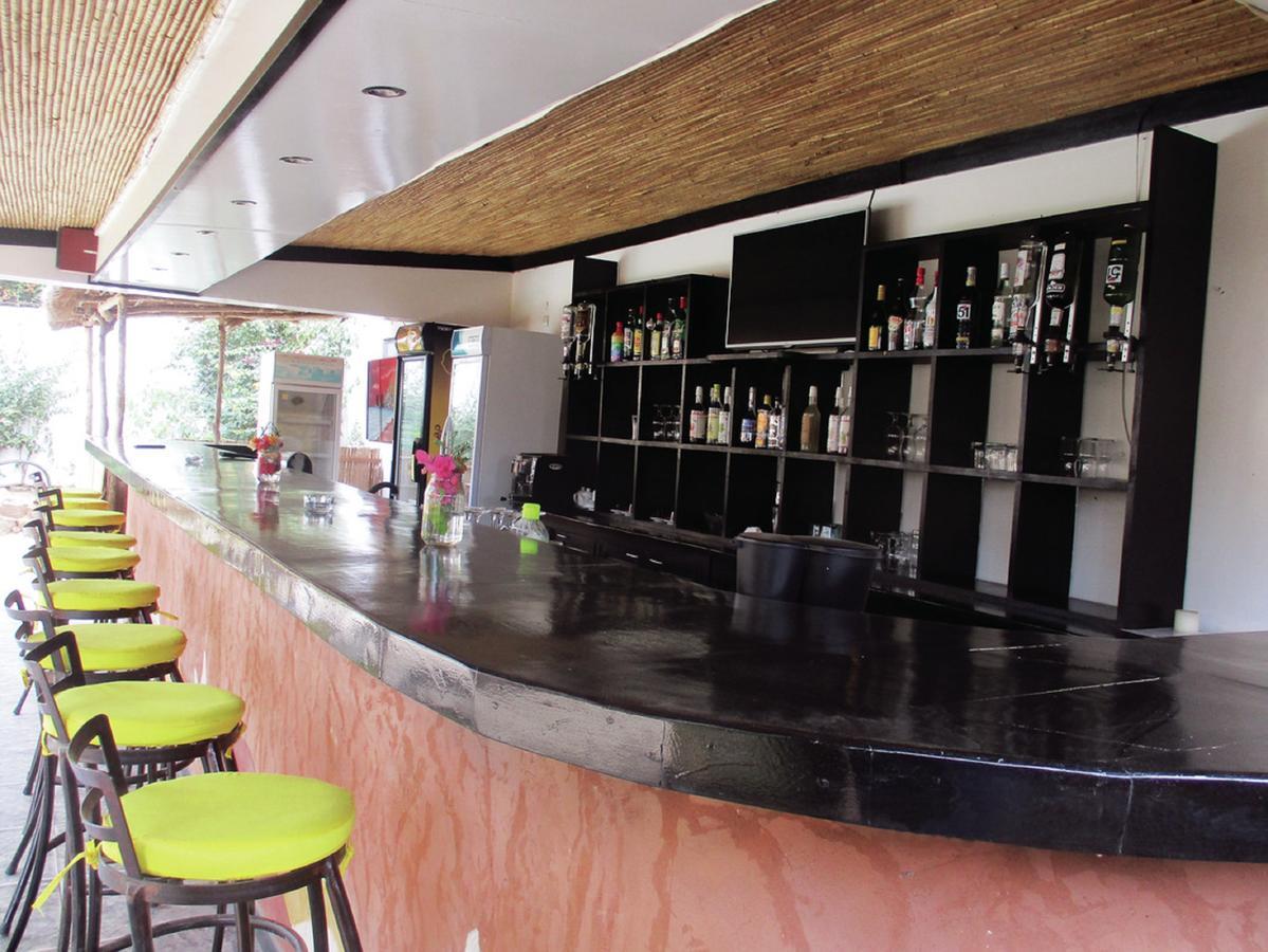索蒙 Le Lion Dort酒店 外观 照片